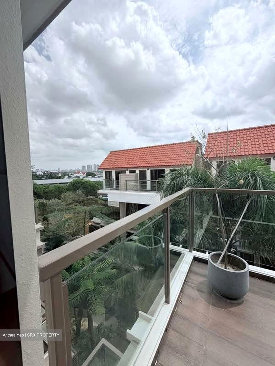 Holland Link (D10), Terrace #554146271